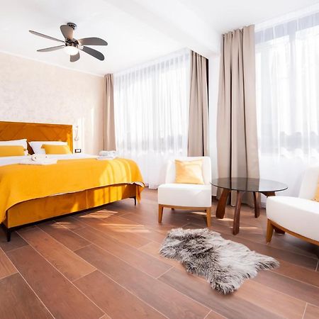 Apartments Sanja-New Renovated Ровінь Екстер'єр фото