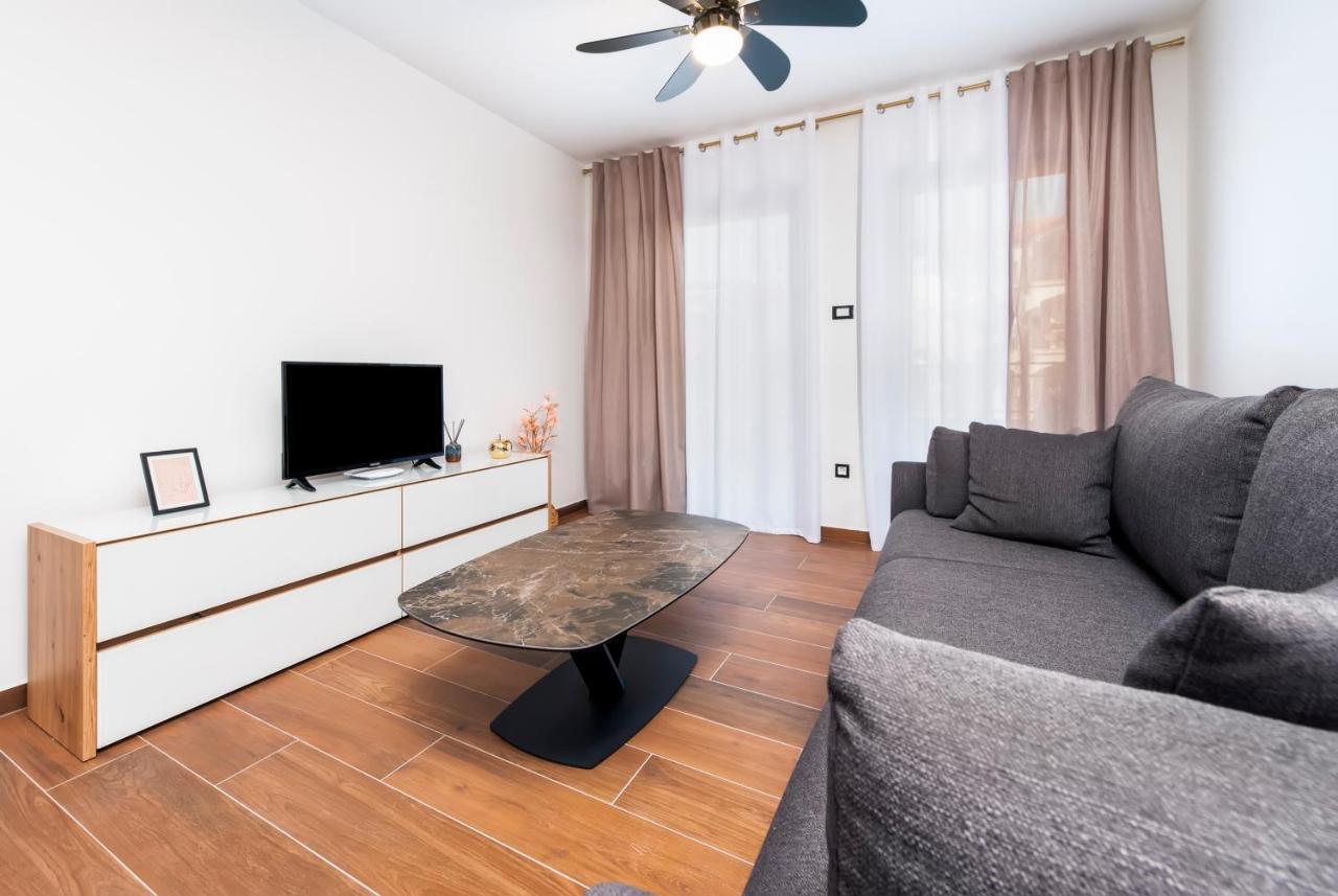 Apartments Sanja-New Renovated Ровінь Екстер'єр фото