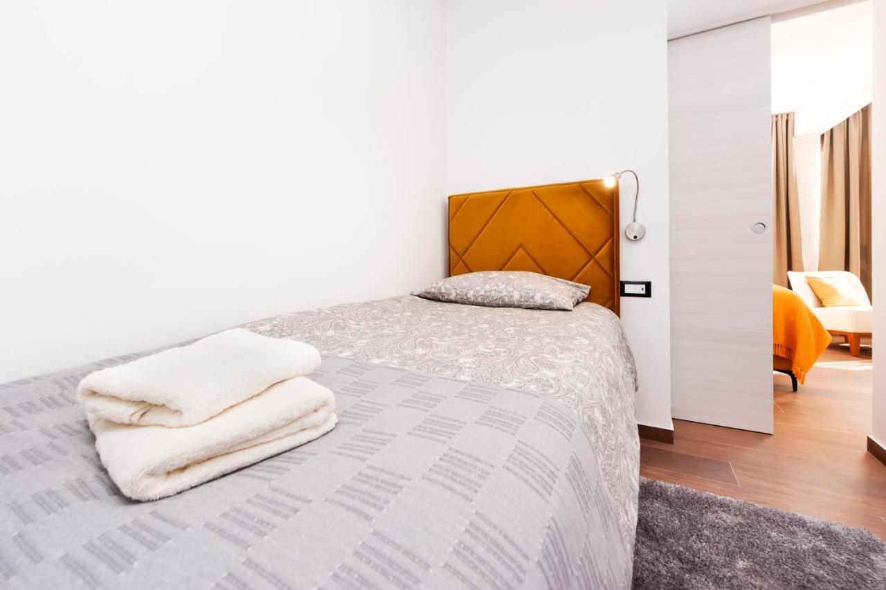 Apartments Sanja-New Renovated Ровінь Екстер'єр фото