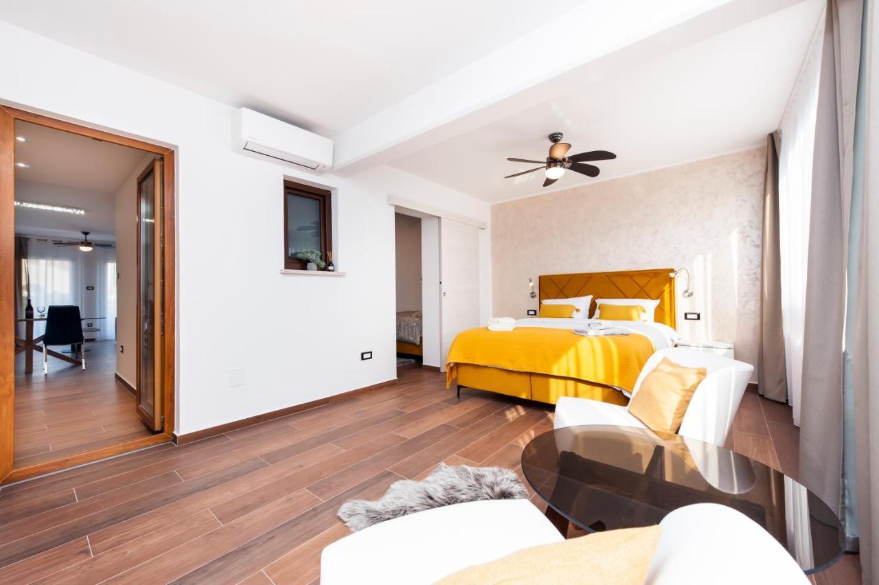Apartments Sanja-New Renovated Ровінь Екстер'єр фото