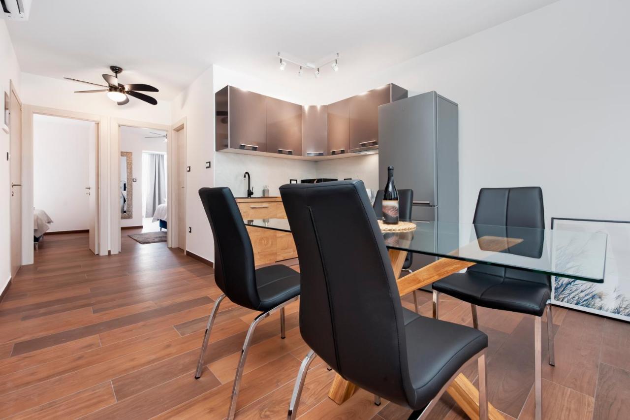 Apartments Sanja-New Renovated Ровінь Екстер'єр фото