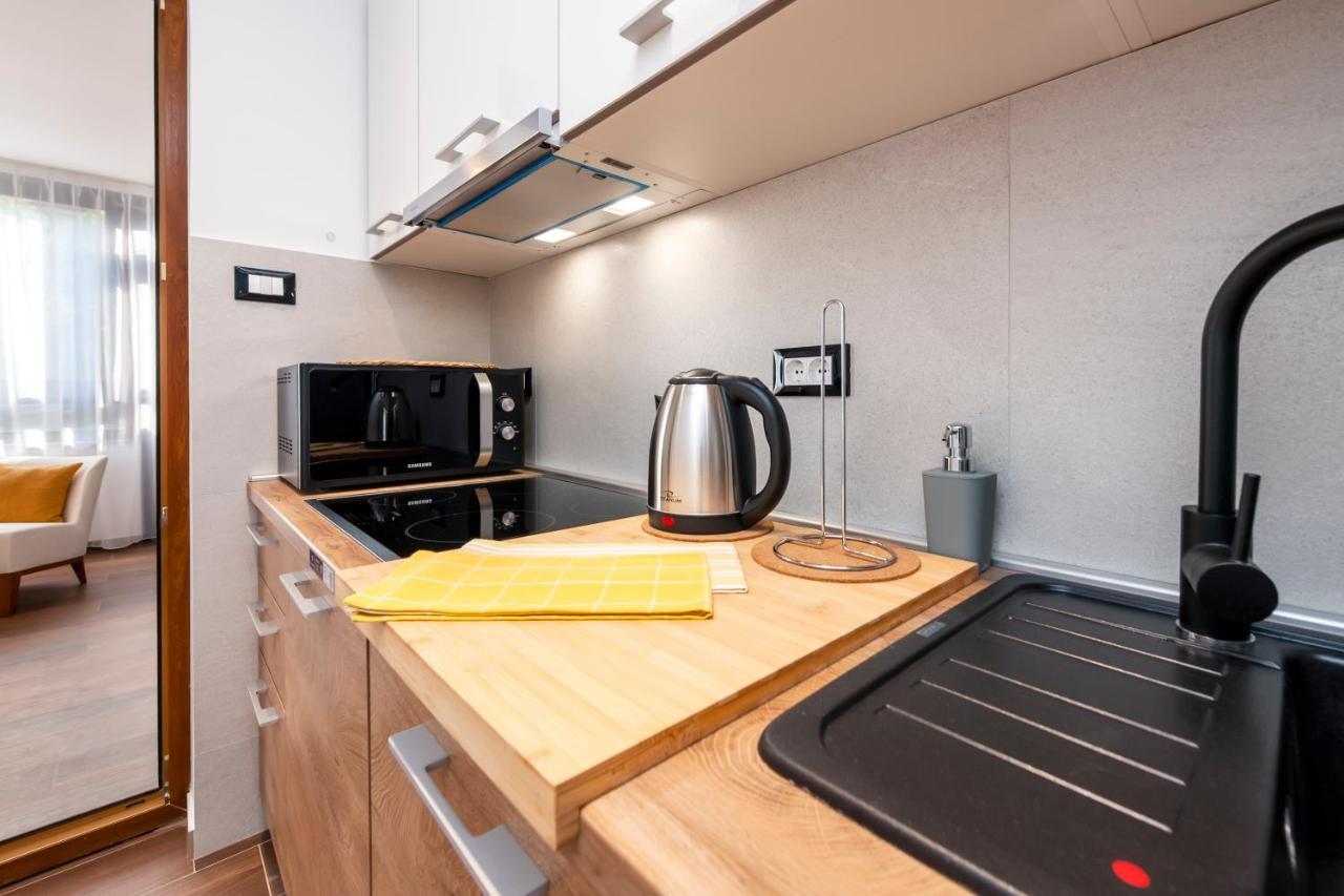 Apartments Sanja-New Renovated Ровінь Екстер'єр фото