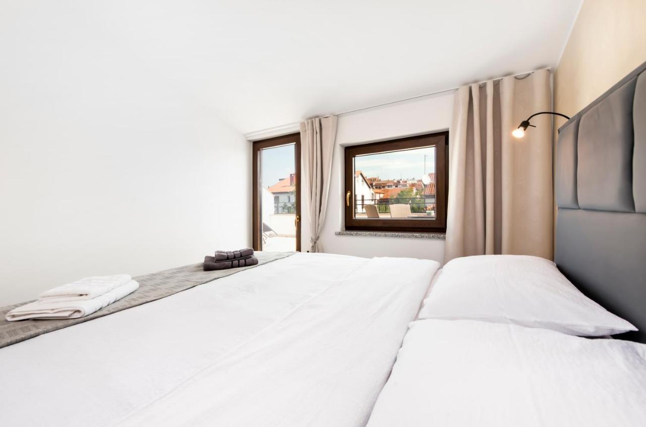 Apartments Sanja-New Renovated Ровінь Екстер'єр фото