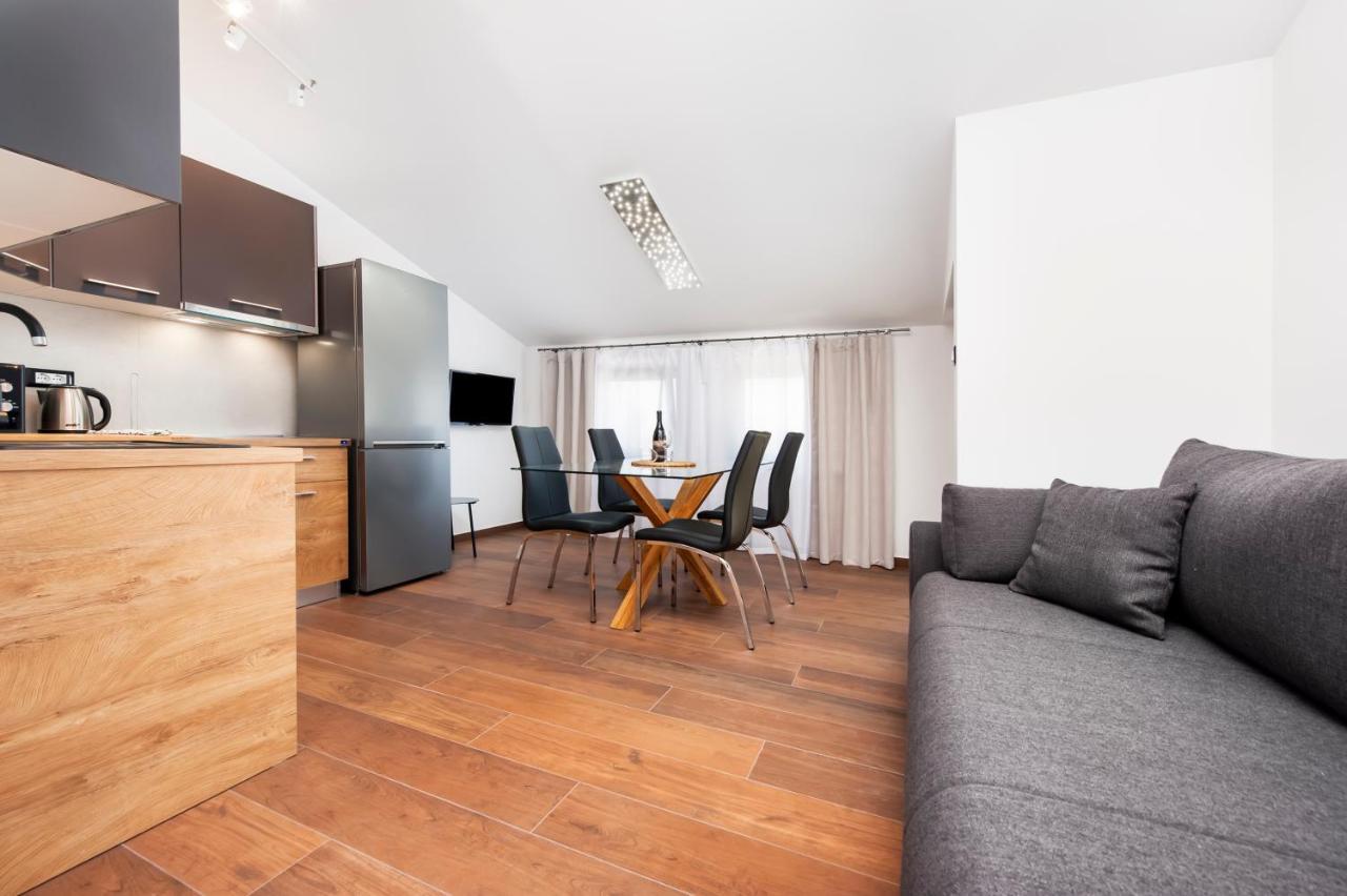 Apartments Sanja-New Renovated Ровінь Екстер'єр фото