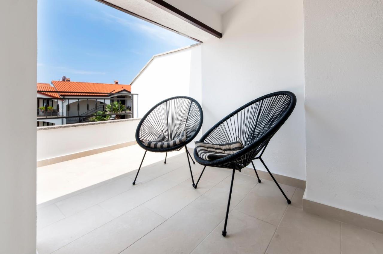 Apartments Sanja-New Renovated Ровінь Екстер'єр фото