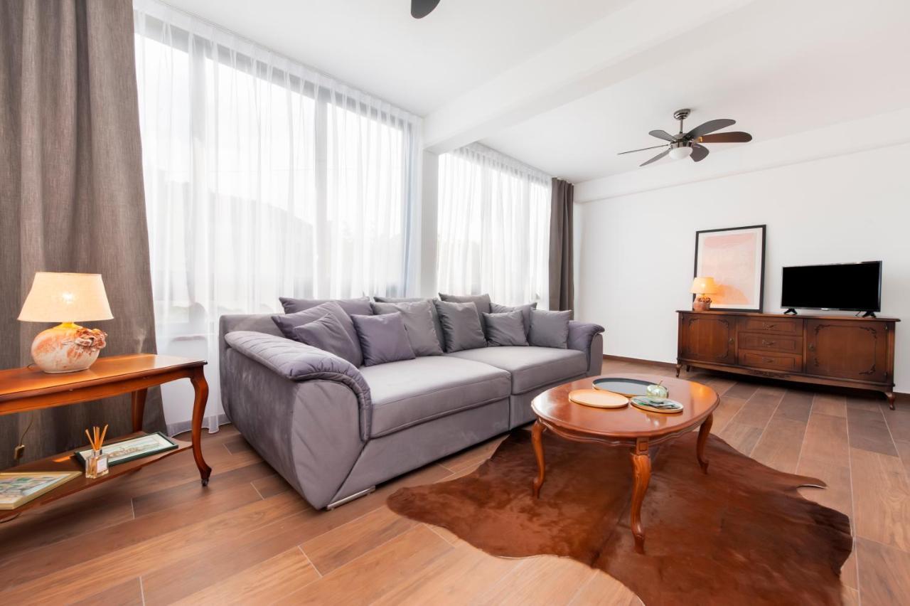 Apartments Sanja-New Renovated Ровінь Екстер'єр фото