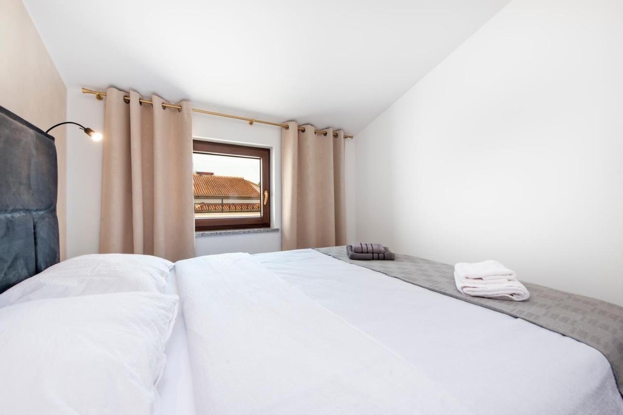 Apartments Sanja-New Renovated Ровінь Екстер'єр фото