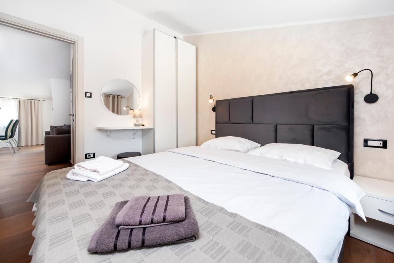 Apartments Sanja-New Renovated Ровінь Екстер'єр фото