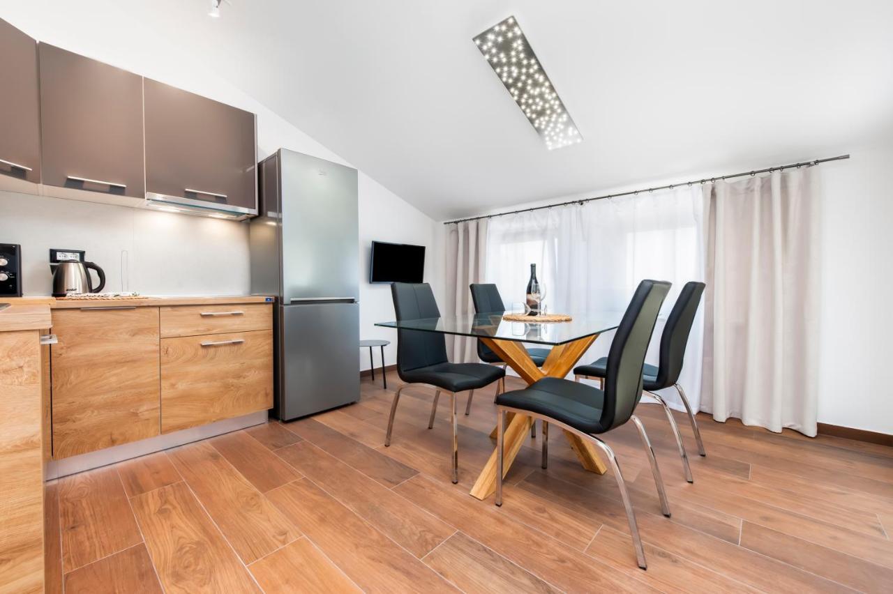 Apartments Sanja-New Renovated Ровінь Екстер'єр фото