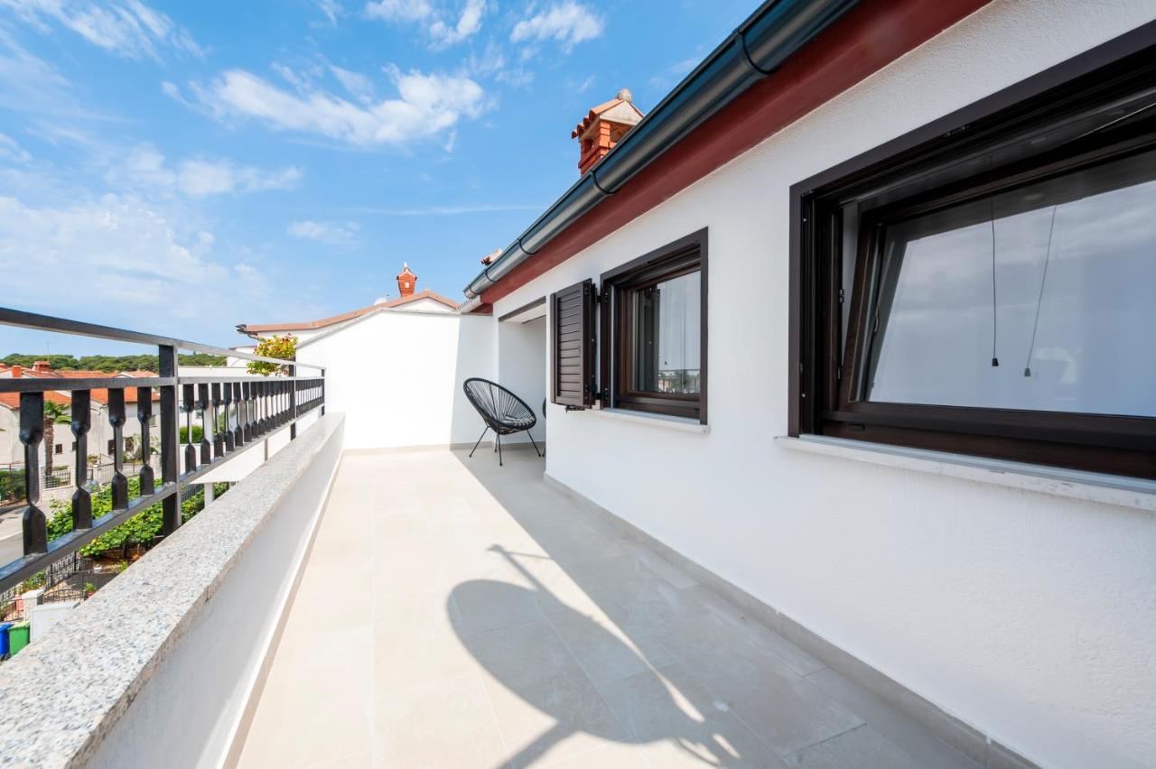 Apartments Sanja-New Renovated Ровінь Екстер'єр фото